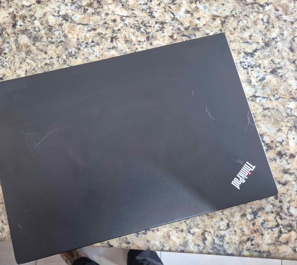 Lenovo thinkpad core i7 11 generación 16 de ram 512 GB ssd sólido Al cien batería buena No cambio