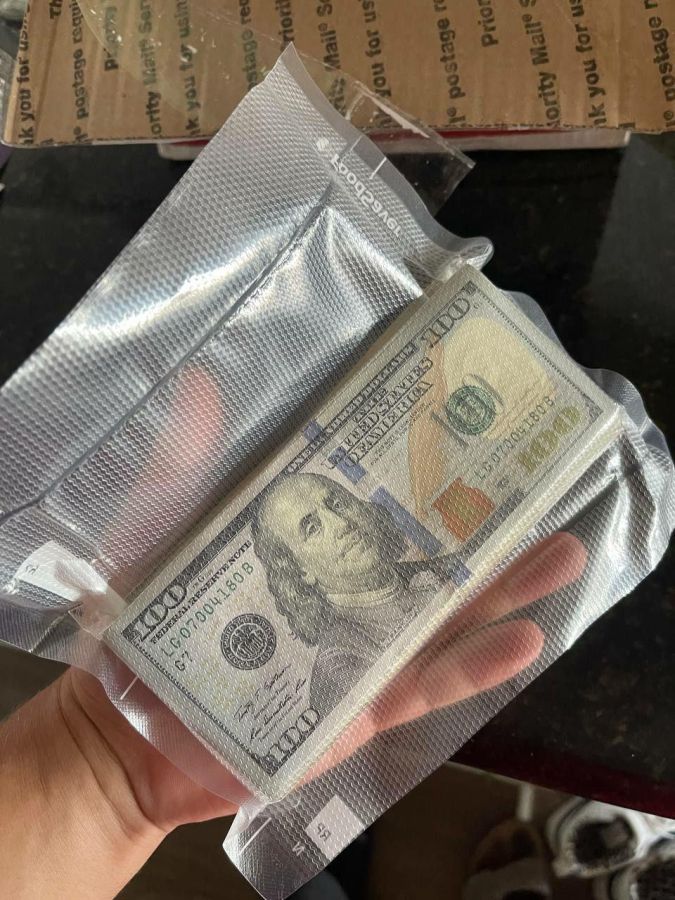 Solución SSD para limpiar billetes negros y manchados