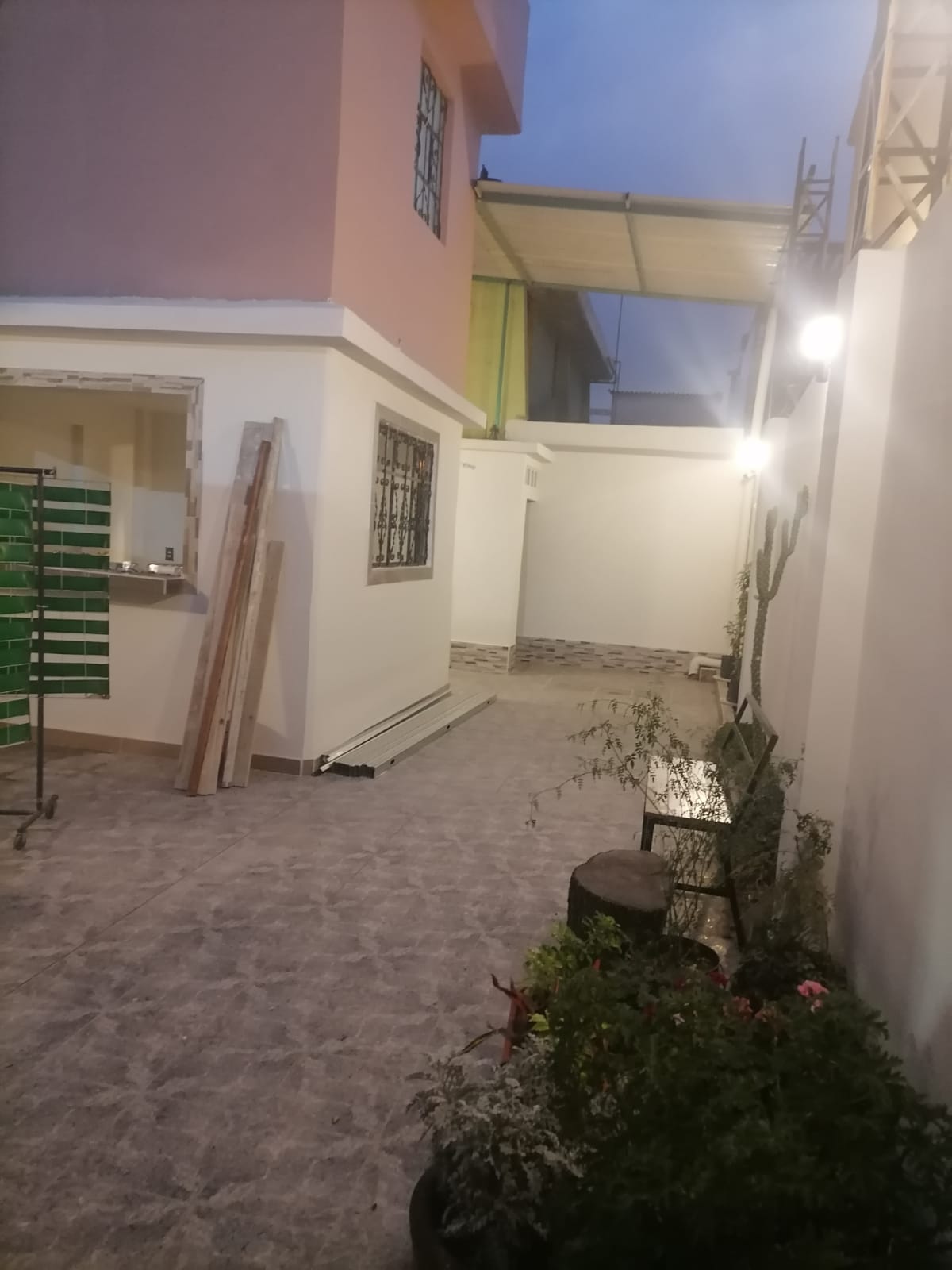 ESPACIO COMERCIAL EN RENTA EN BOSQUES DE ARAGON A MINUTOS DE ESTACION NEZAHUALCOYOTL