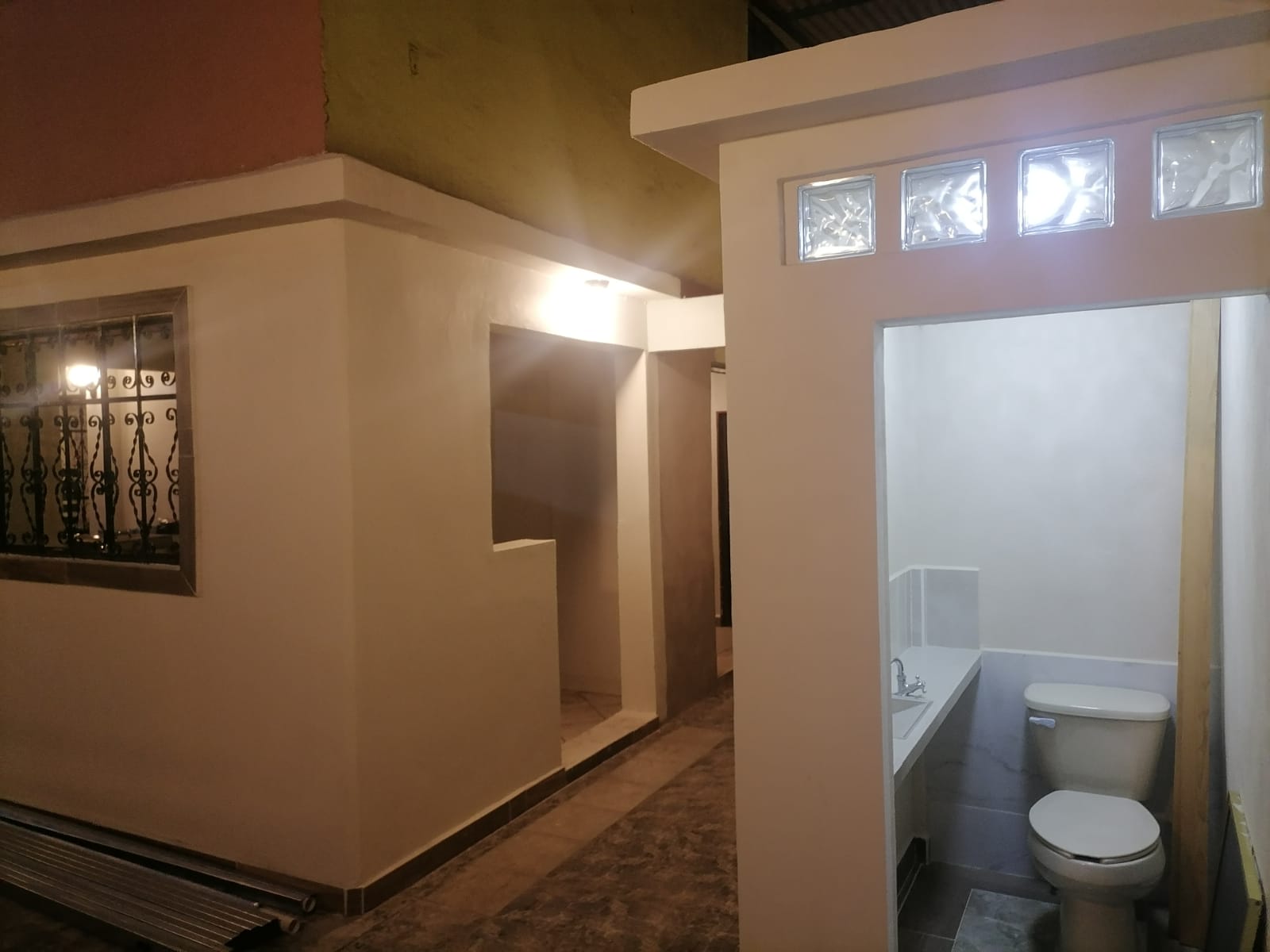 ESPACIO COMERCIAL EN RENTA EN BOSQUES DE ARAGON A MINUTOS DE ESTACION NEZAHUALCOYOTL