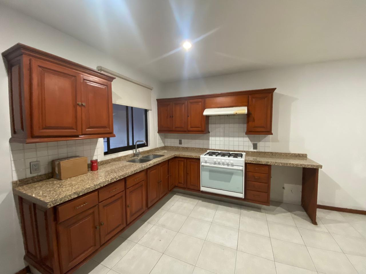 SE RENTA CASA CONDOMINIO VIRREYES